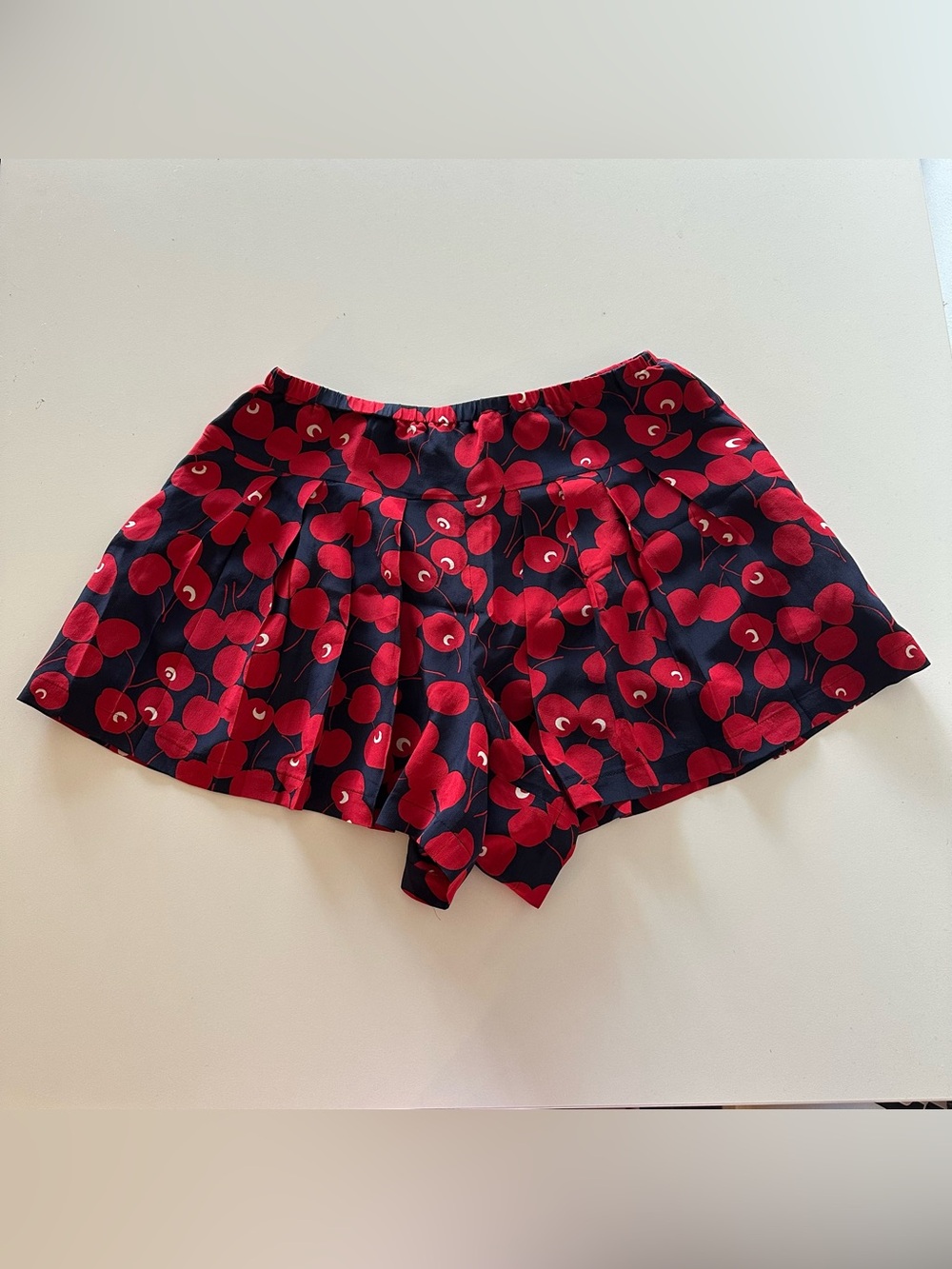 Rare Vintage Nanette Lepore Silk Cherry Print Pleats Shorts 4 Coquette
Good us